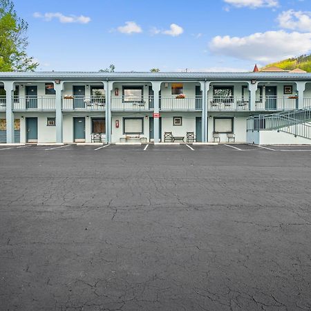 Country Town N' Suites Gatlinburg Eksteriør billede