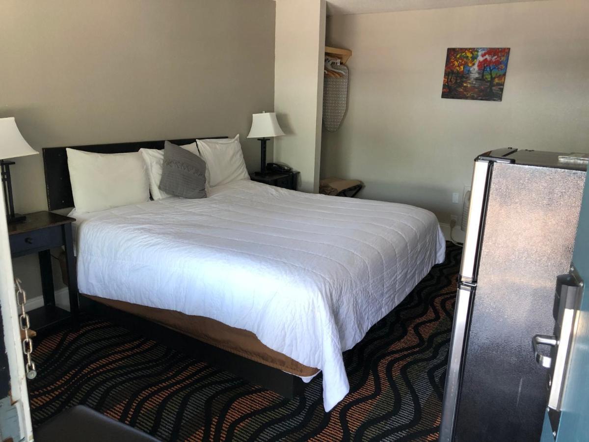 Country Town N' Suites Gatlinburg Eksteriør billede