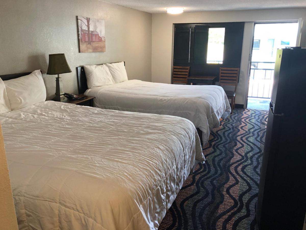 Country Town N' Suites Gatlinburg Eksteriør billede