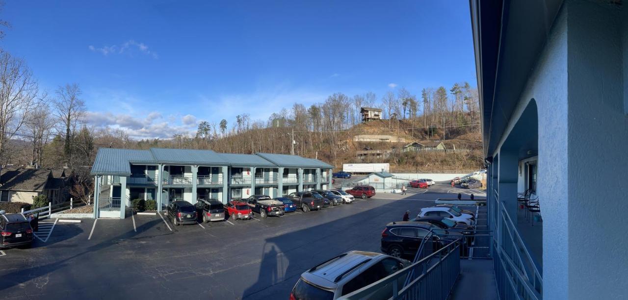 Country Town N' Suites Gatlinburg Eksteriør billede