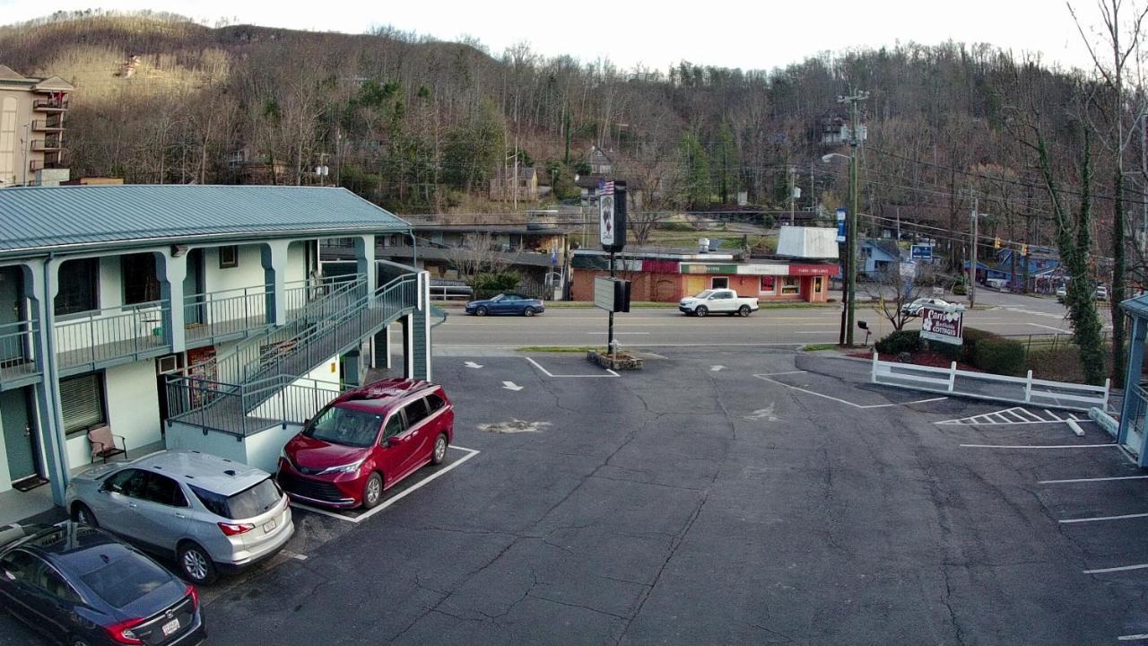 Country Town N' Suites Gatlinburg Eksteriør billede