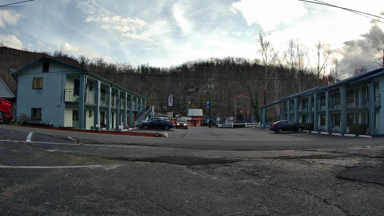Country Town N' Suites Gatlinburg Eksteriør billede