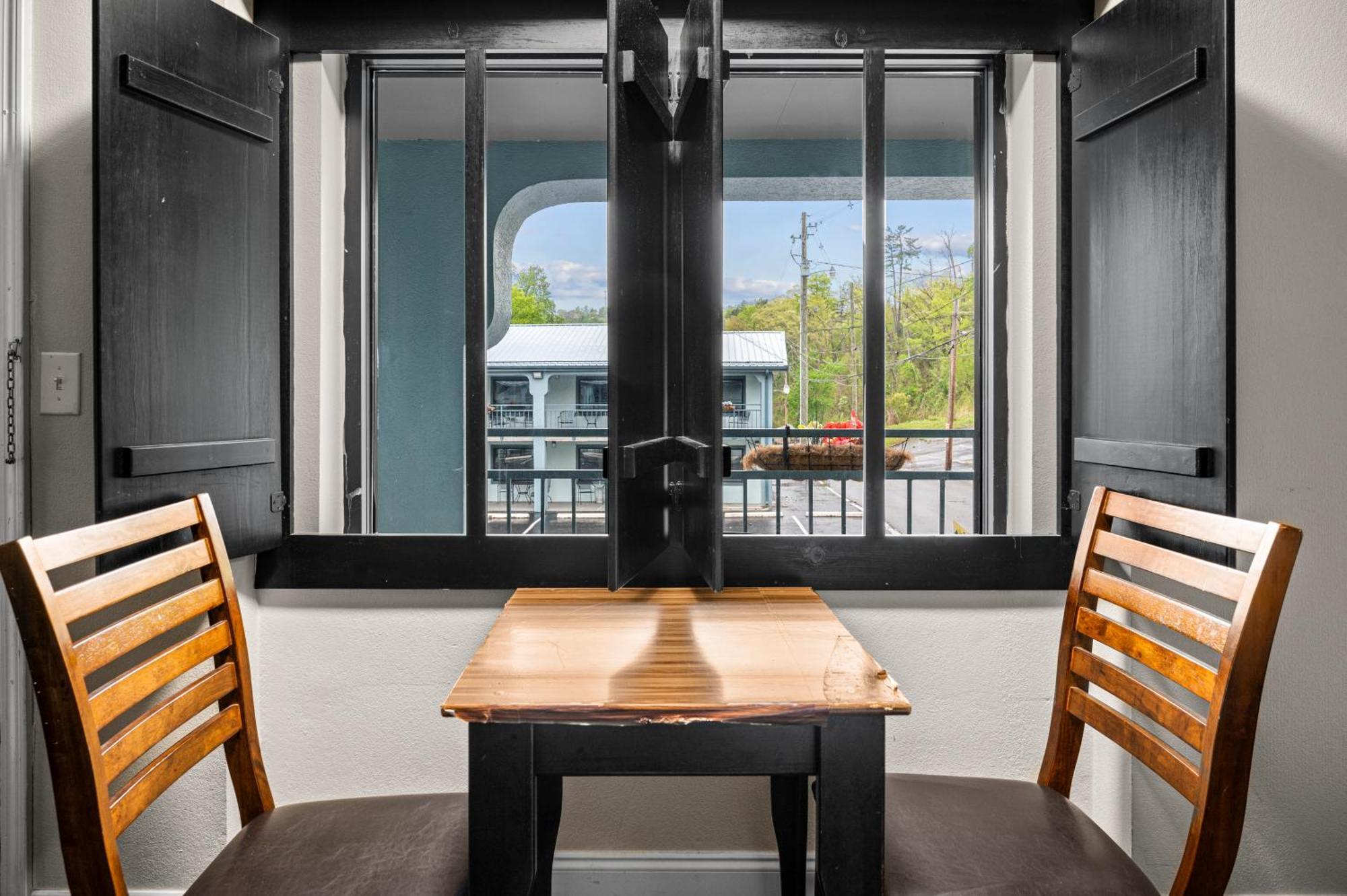 Country Town N' Suites Gatlinburg Eksteriør billede