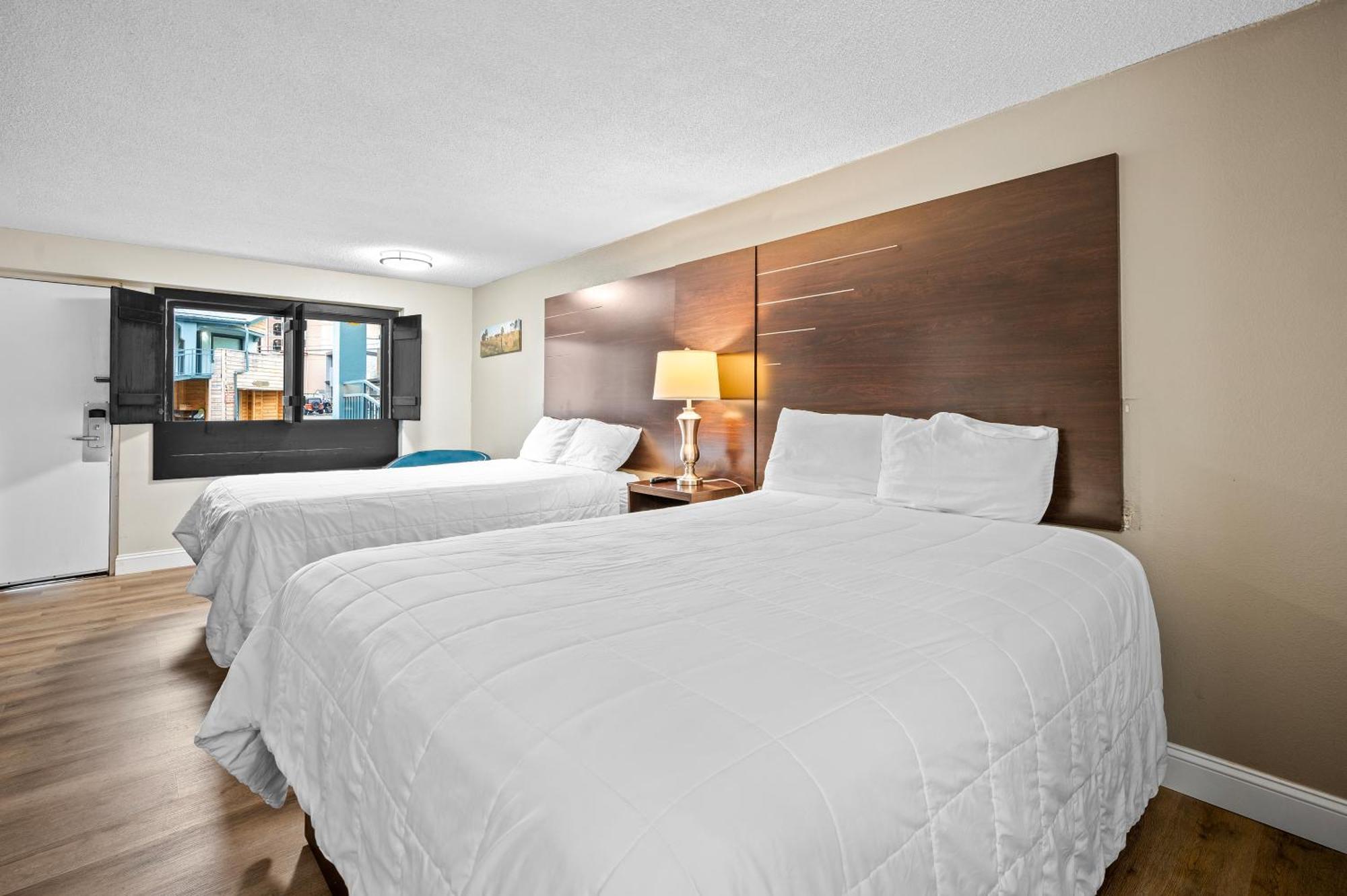 Country Town N' Suites Gatlinburg Eksteriør billede