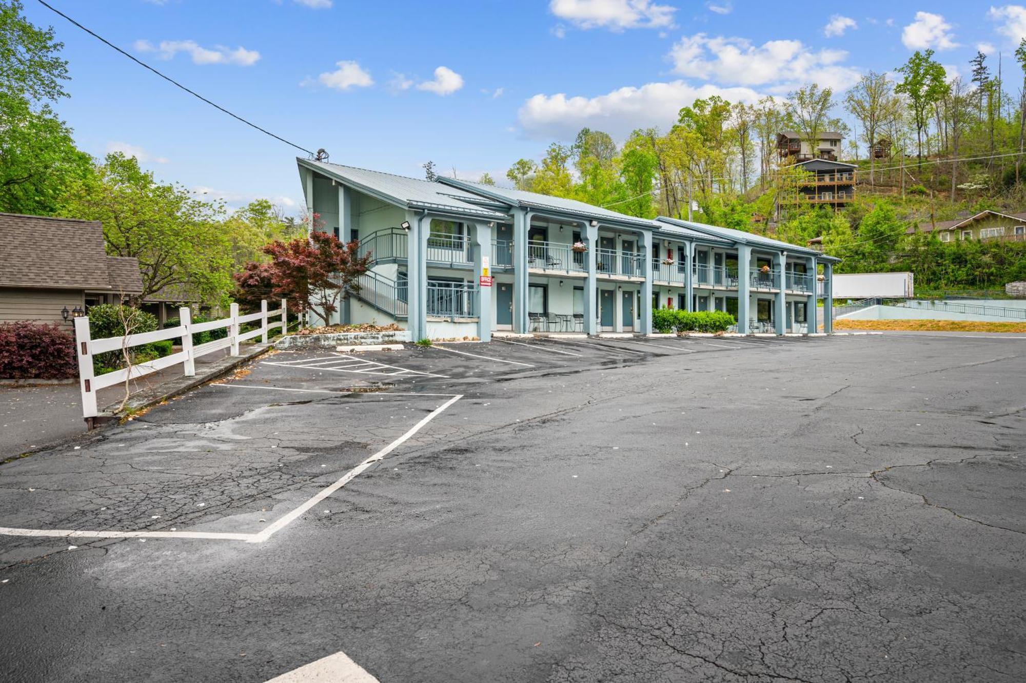 Country Town N' Suites Gatlinburg Eksteriør billede